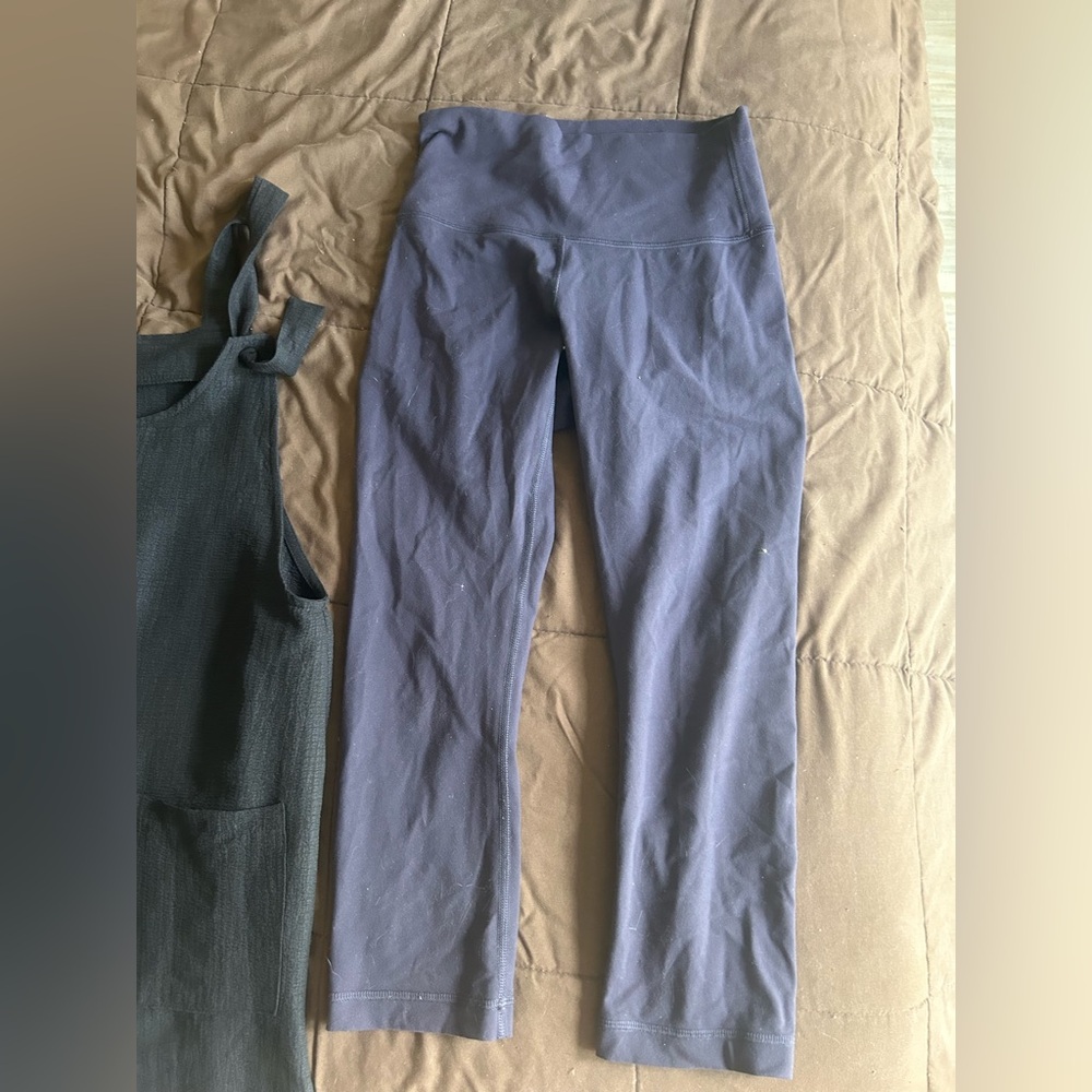 Lulu lemon navy Capri leggings